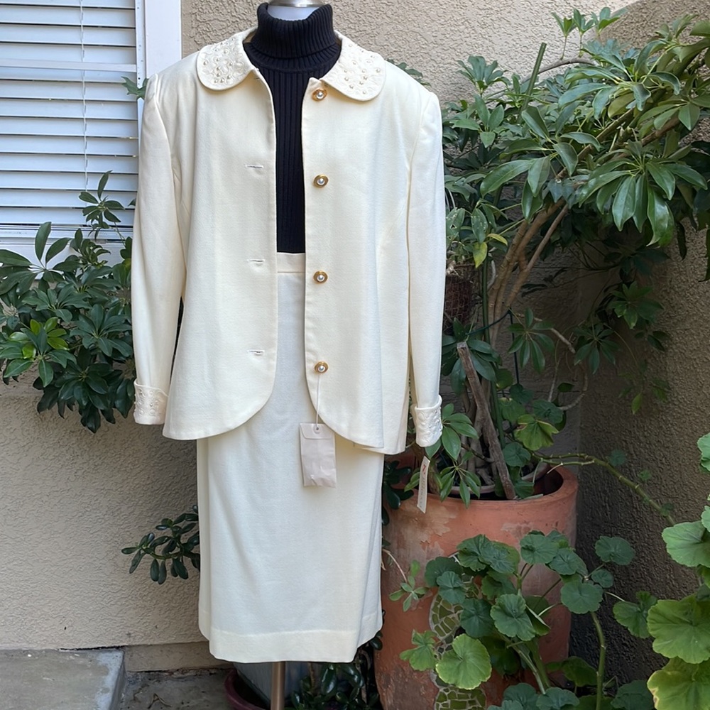 New vintage cream Leo Narducci jacket and skirt